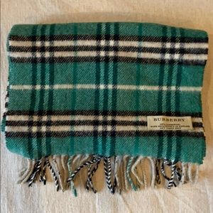 Burberry 100% Lambswool Scarf in Nova Check Green